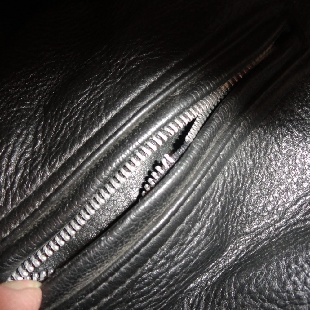 SOLD!! Vintage 1980s Distressed Biker Leather Jack - Picture 2 of 8